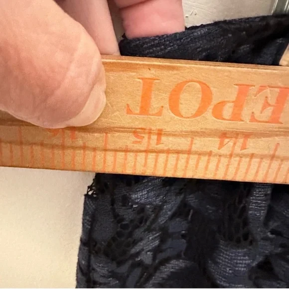 Elegant Navy Lace Skirt - Picture 5 of 6